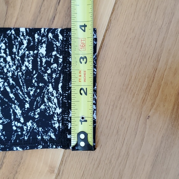 Lululemon Wunder Under Pant III, Size 6 - Picture 12 of 16